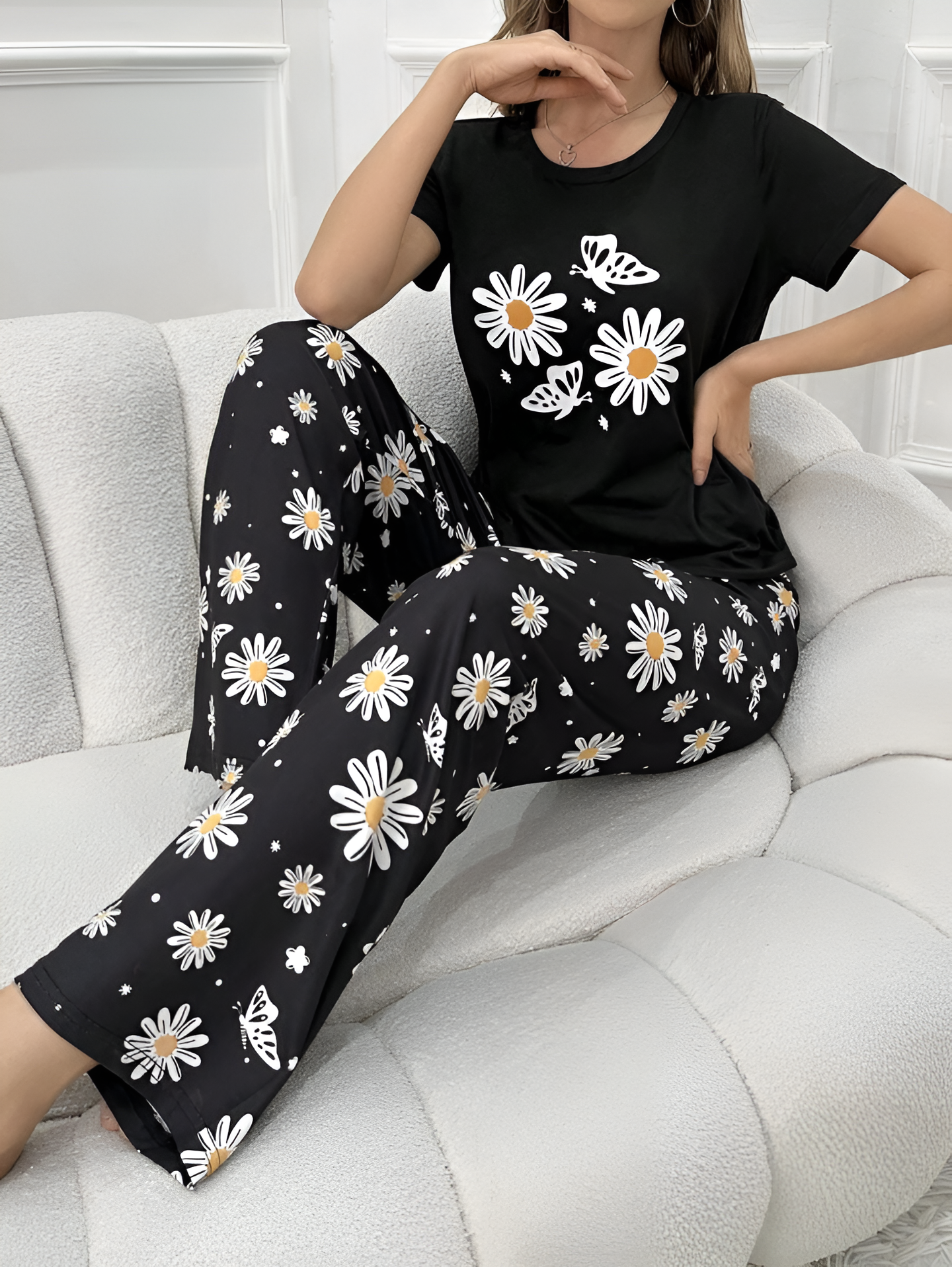 Black Daisy and Butterfly Printed 2 Piece Pajama Set